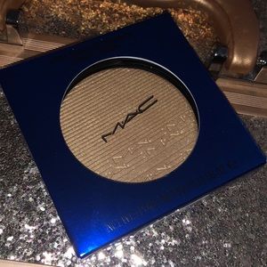 MAC powder Extra Dimension Skinfinish NEW